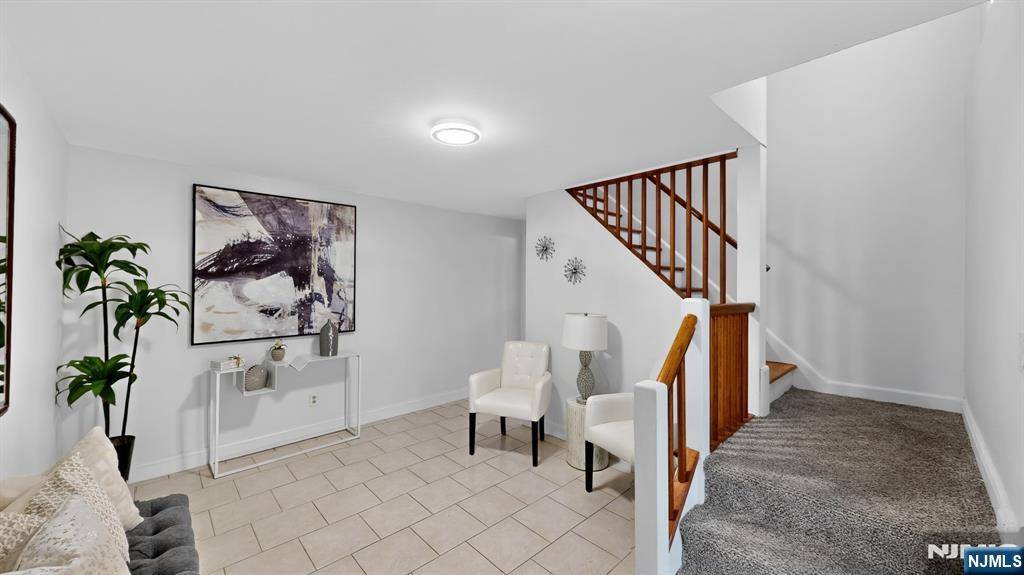Woodcliff Lake, NJ 07677,75 Glen RD