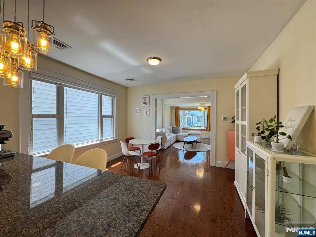 Cliffside Park, NJ 07010,391 Columbia AVE