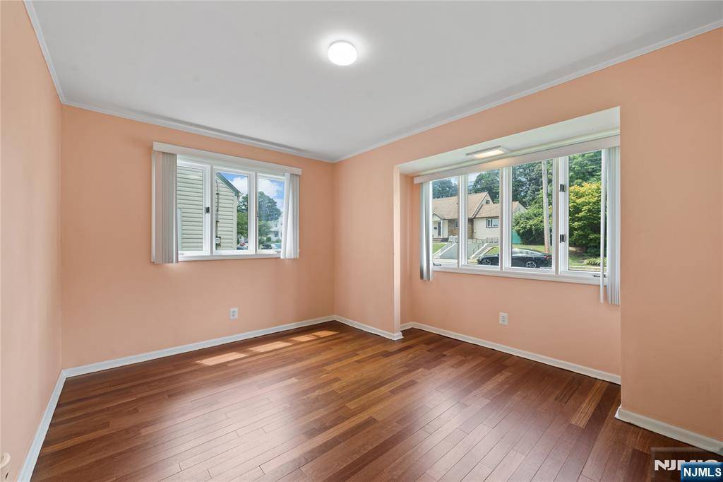 Clifton, NJ 07012,124 Harrington RD