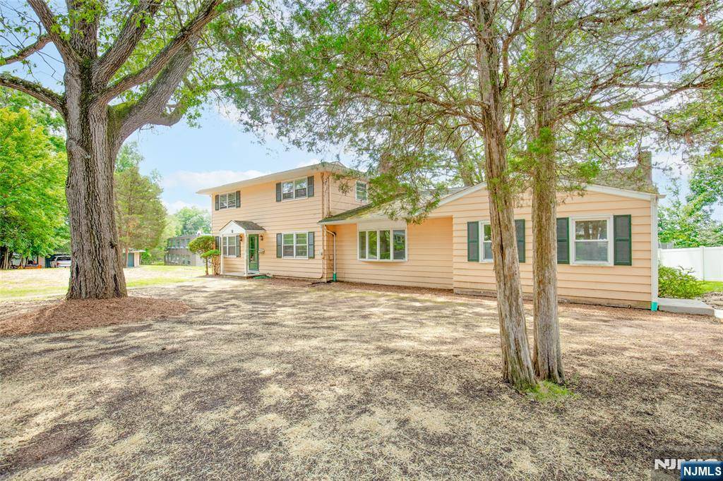 Oakland, NJ 07436,11 Loyola PL