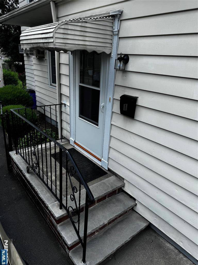 Ridgefield, NJ 07657,684 Edgewater AVE #1
