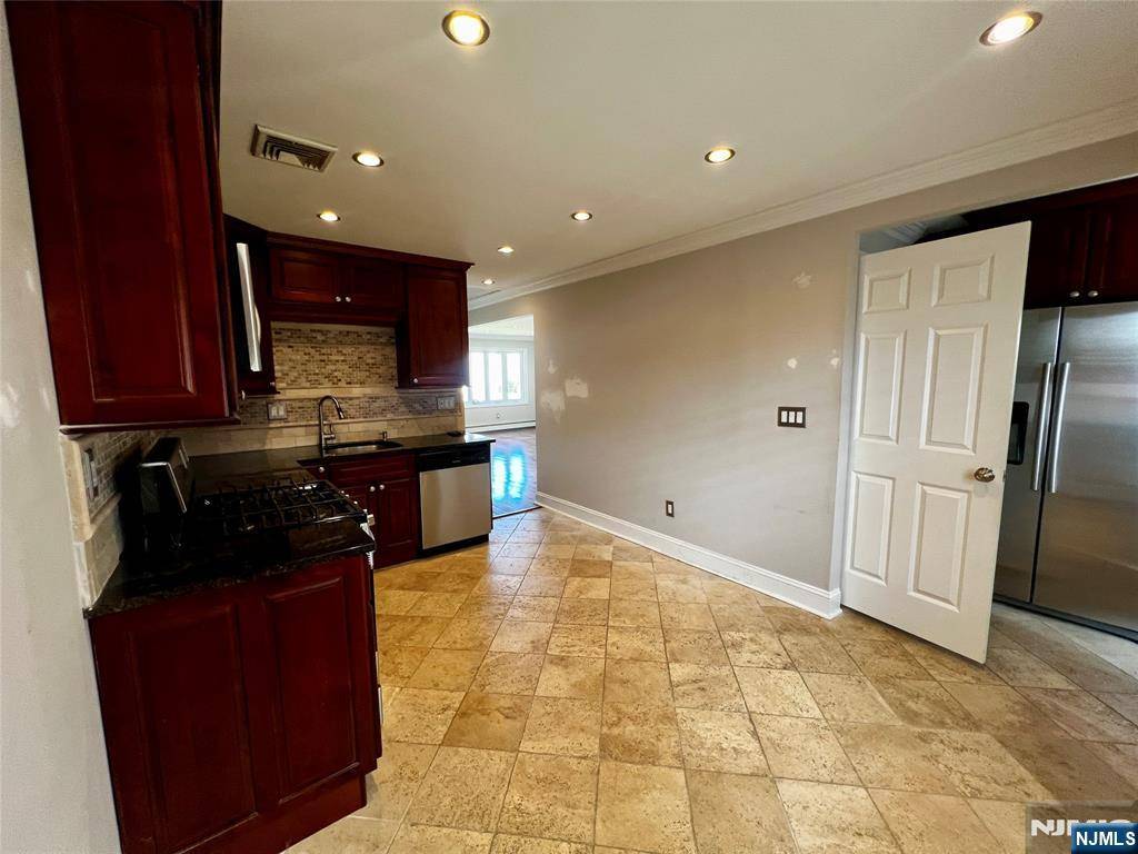 Saddle Brook, NJ 07663,296 Grace AVE