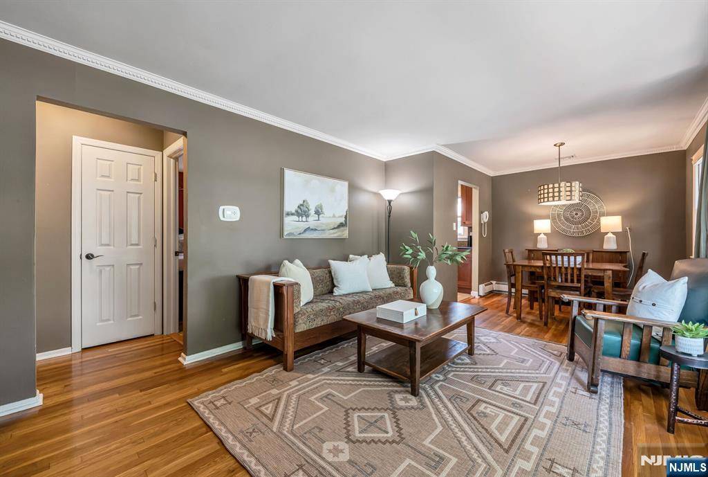 Waldwick, NJ 07463,27 Kennedy DR
