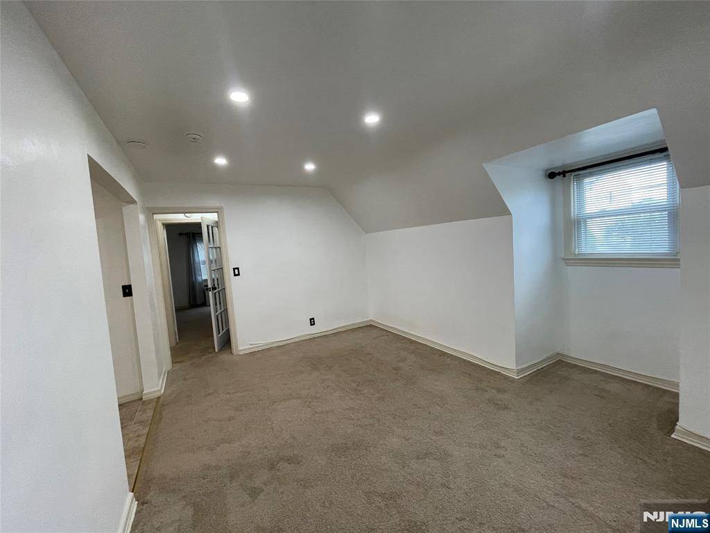 Haledon, NJ 07508,27 Aberdeen CT