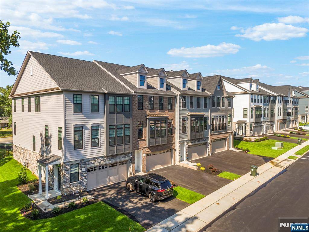 Upper Saddle River, NJ 07458,4 Goldfinch DR