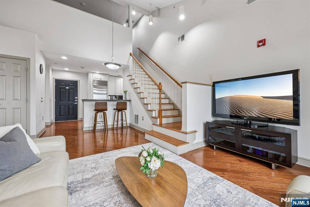 North Bergen, NJ 07047,7400 River RD #409