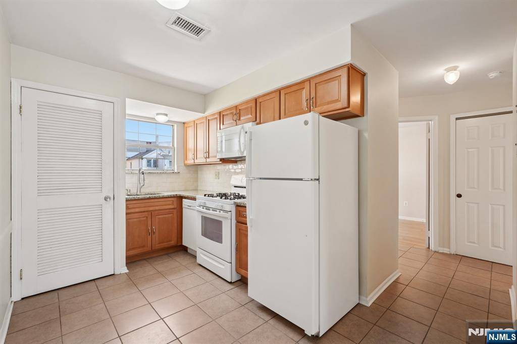 Newark, NJ 07105,272-276 Walnut #21 G