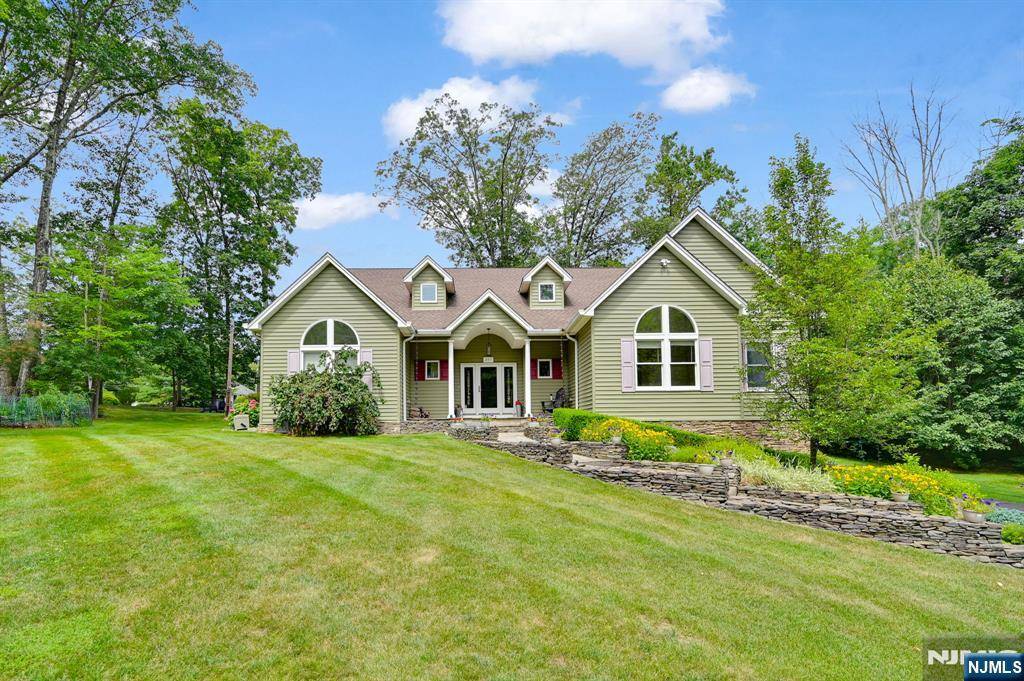 West Milford, NJ 07421,285 Awosting RD