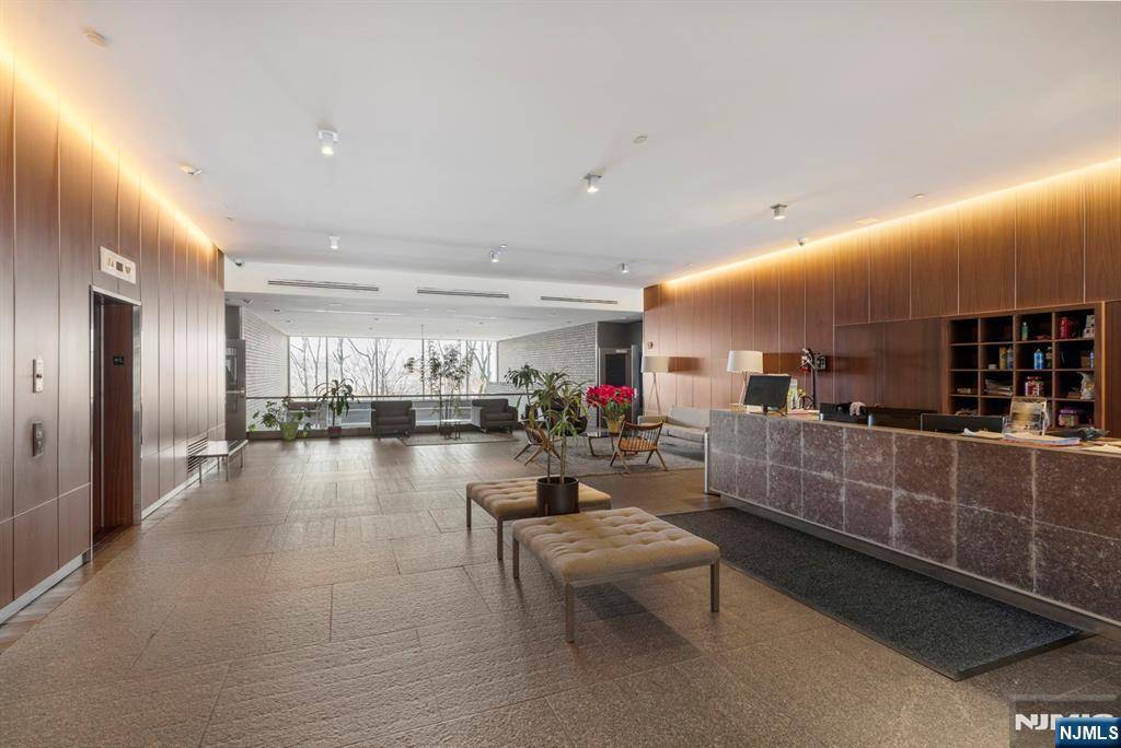 Fort Lee, NJ 07024,1 Executive DR #214