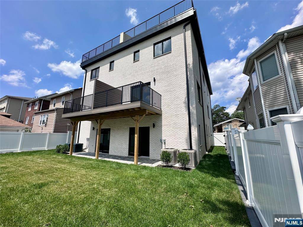 Cliffside Park, NJ 07010,250 Morningside AVE