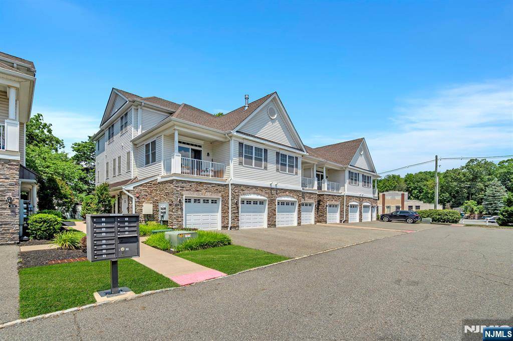 Wanaque, NJ 07420,12 Elston CT