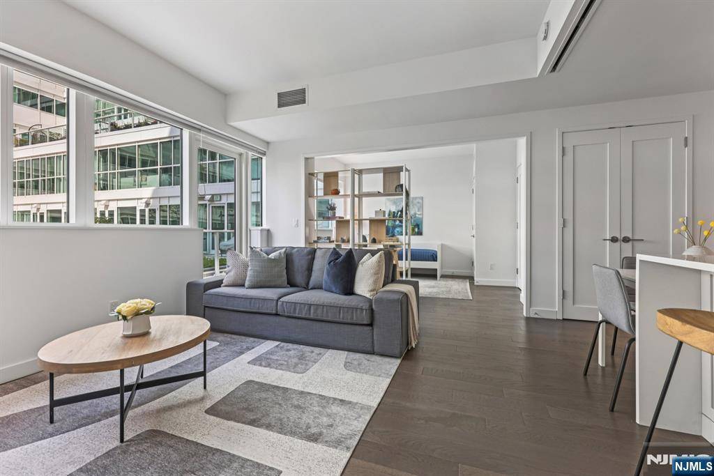 Weehawken, NJ 07086,800 Ave At Port Imperial #308