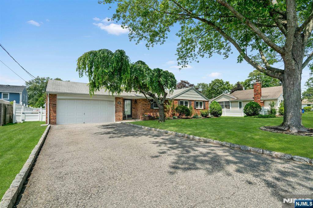Emerson, NJ 07630,16 Sullivan DR