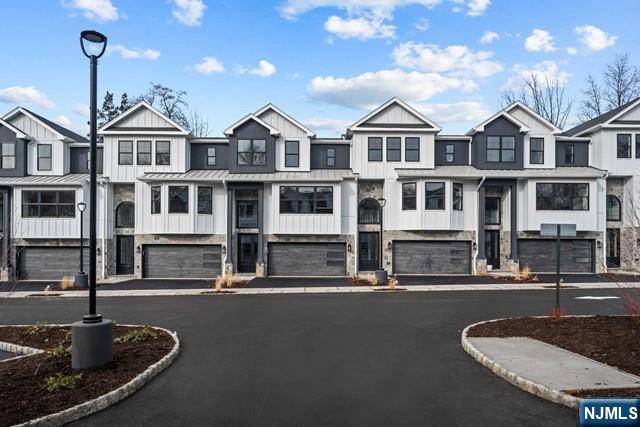 Old Tappan, NJ 07675,147 Central AVE #8