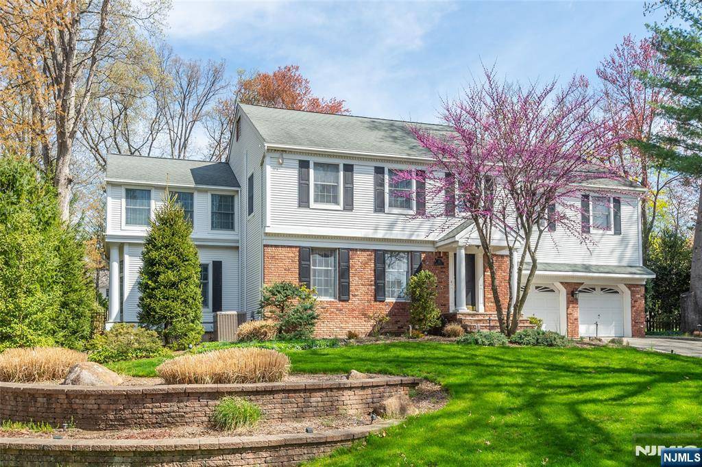 Allendale, NJ 07401,38 Farley PL