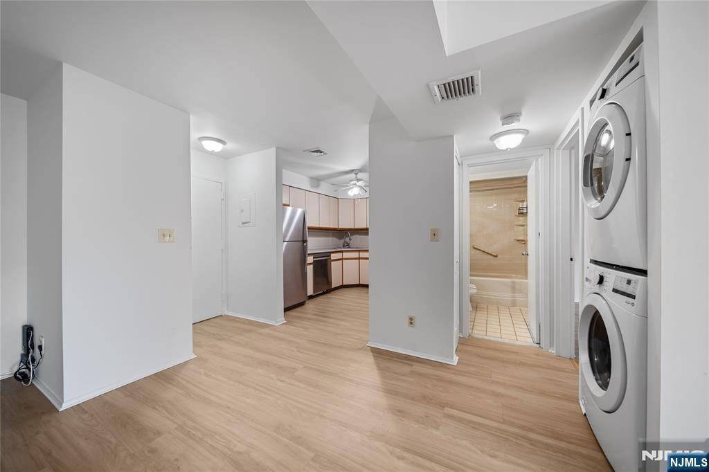 Ridgefield Park, NJ 07660,99 Teaneck RD #201