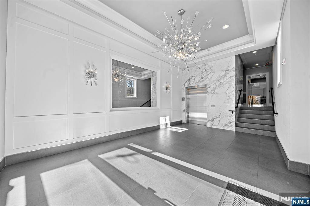 Leonia, NJ 07605,313 Woodland PL #204