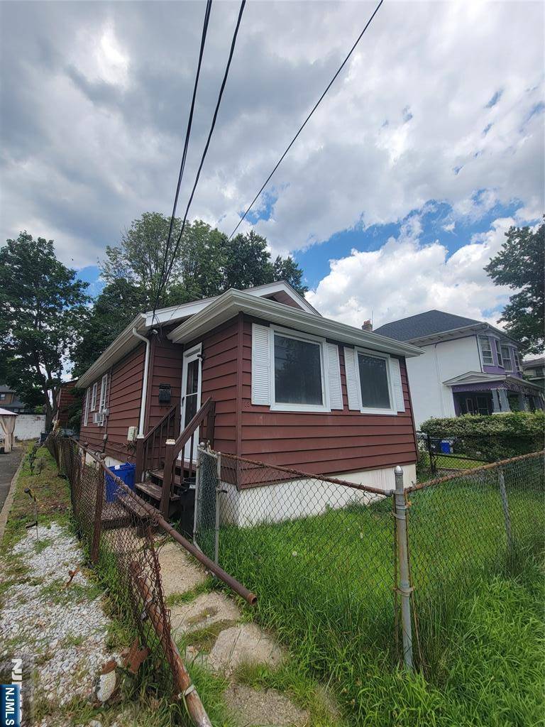 Newark, NJ 07106,13 Lanark AVE