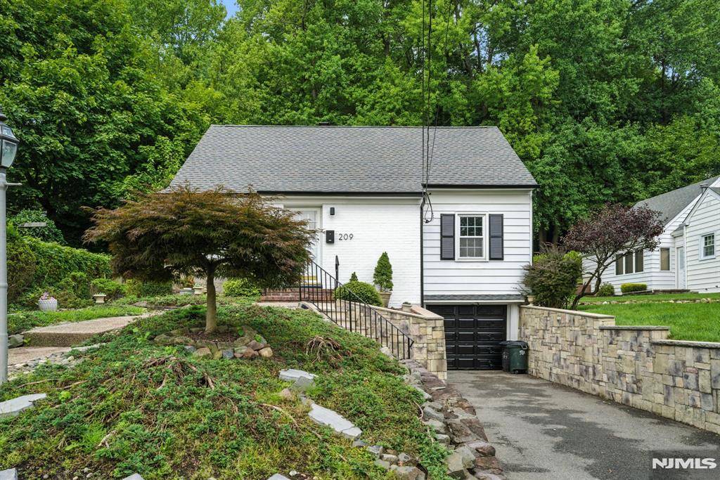 Cresskill, NJ 07626,209 Jefferson AVE