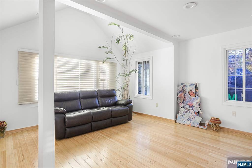 Oakland, NJ 07436,14 Valley View AVE