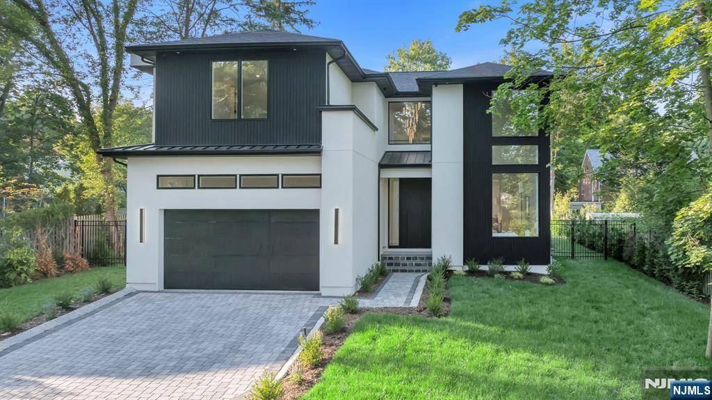 Tenafly, NJ 07670,43 Oak AVE