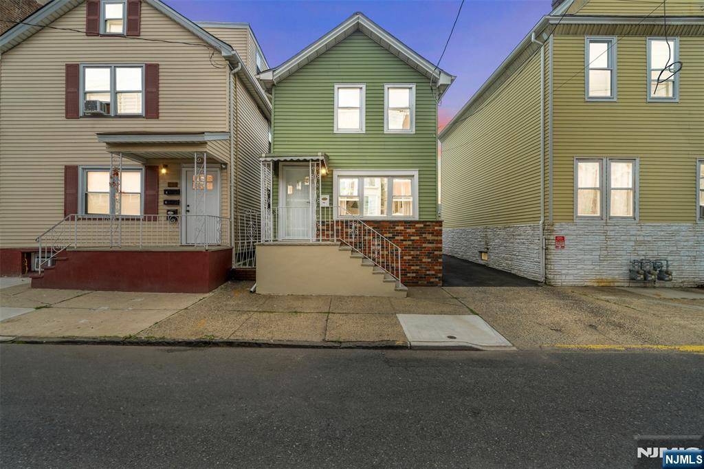 Elizabeth, NJ 07202,330-332 John ST