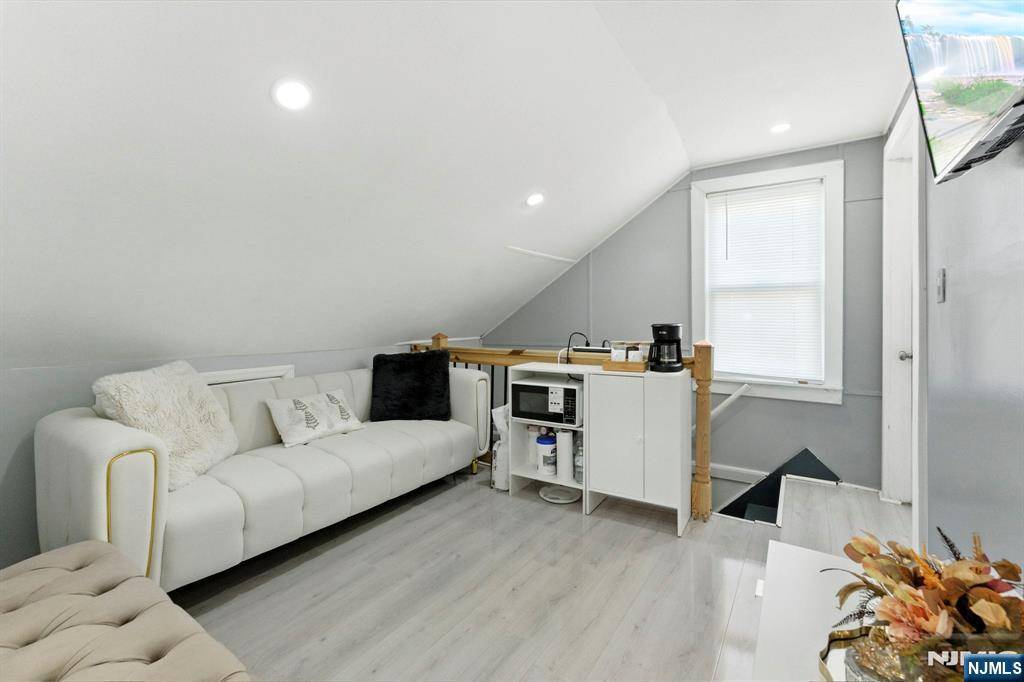 Paterson, NJ 07502,255-257 Paterson AVE