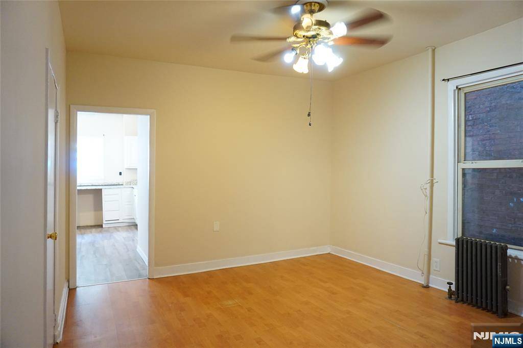 Newark, NJ 07104,115 Park AVE #1