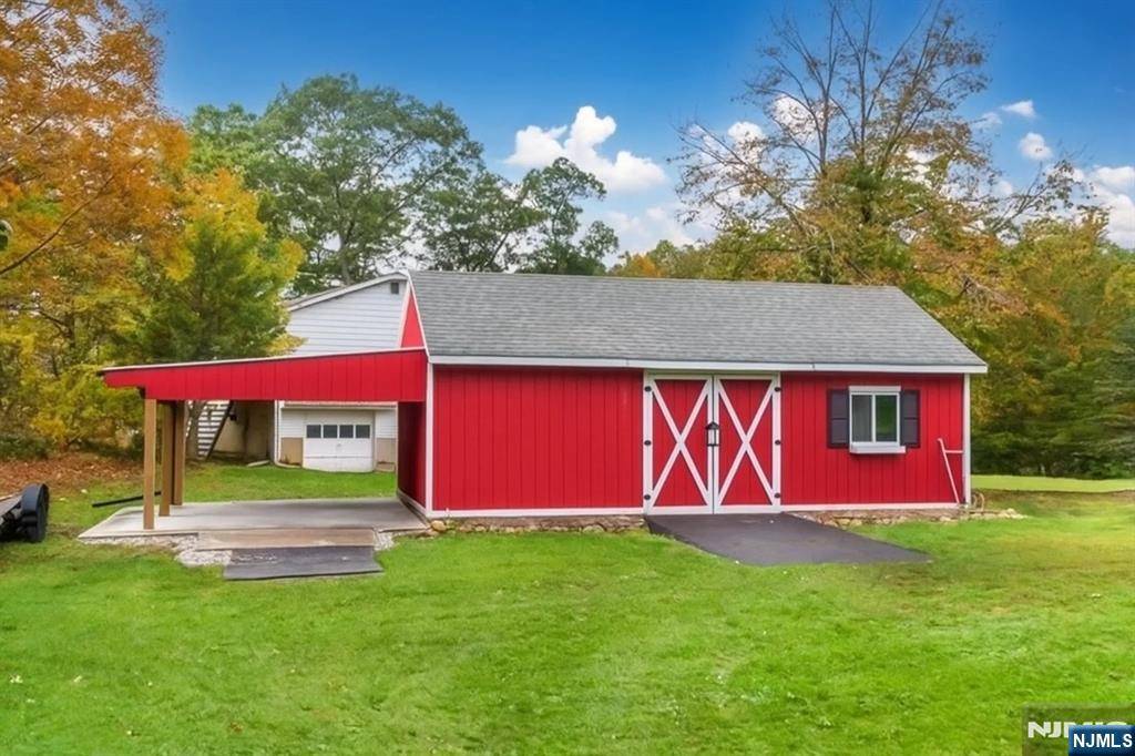 West Milford, NJ 07460,106 Henderson RD