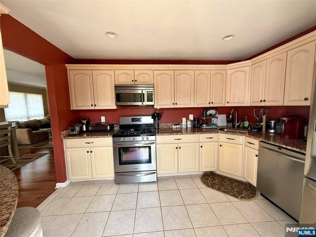 Mahwah, NJ 07430,1317 Lavender CT