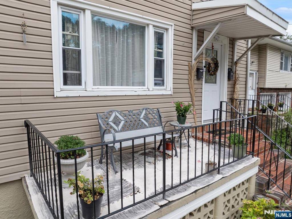 Rochelle Park, NJ 07662,50 Oak ST