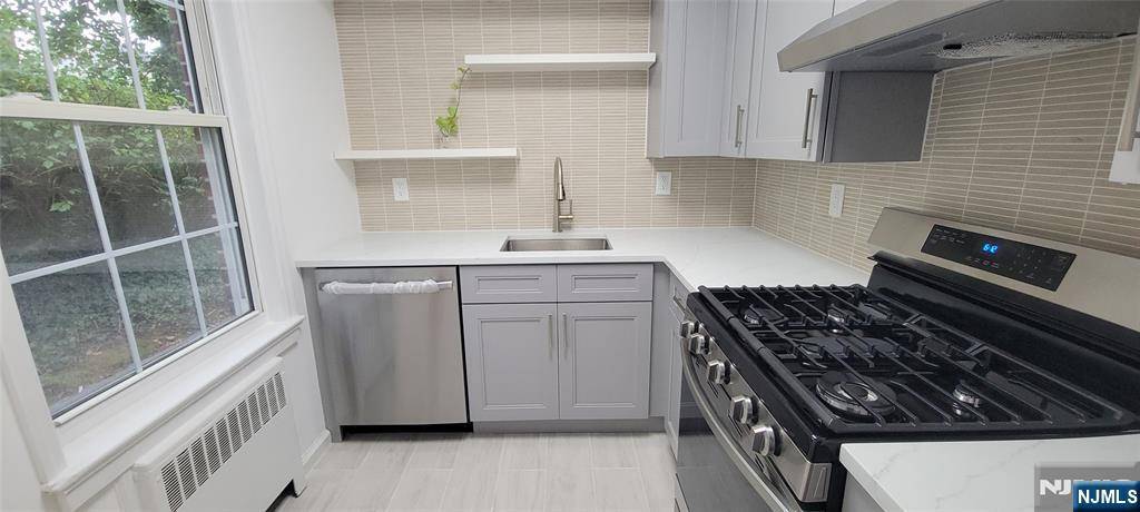Leonia, NJ 07605,544 Broad AVE #1