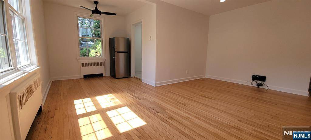 Leonia, NJ 07605,544 Broad AVE #1