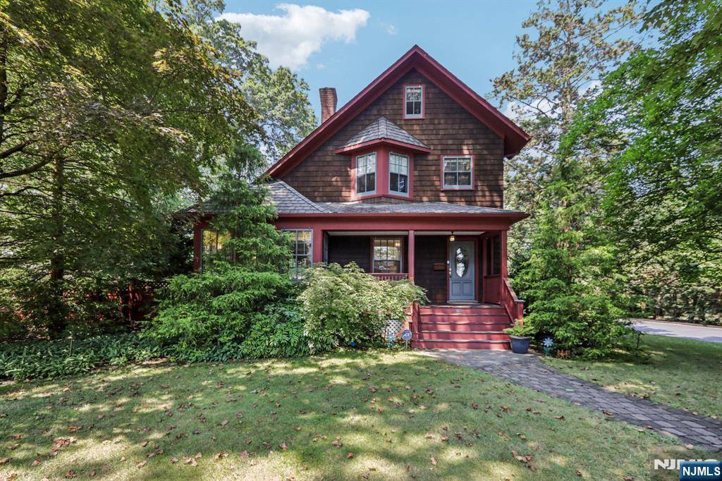 Oradell, NJ 07649,447 Summit AVE