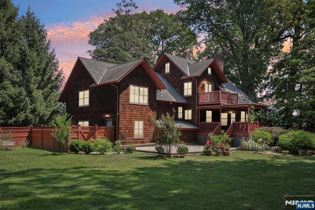 Oradell, NJ 07649,447 Summit AVE