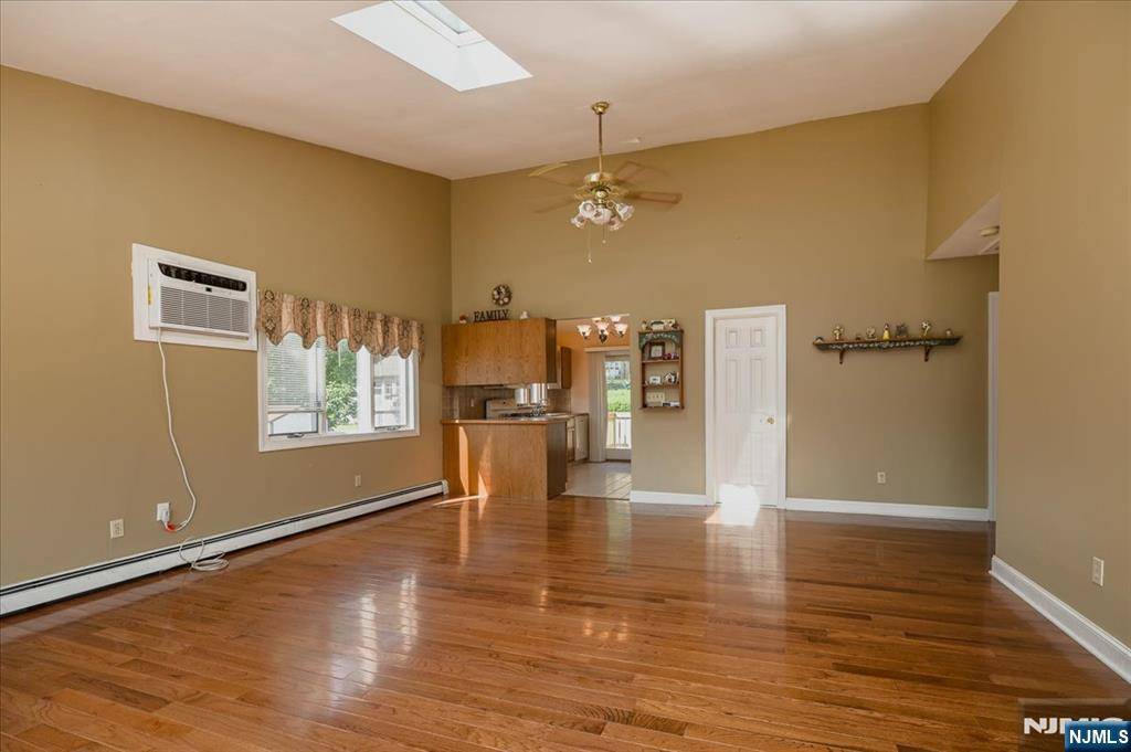 Ringwood, NJ 07456,42 Lakeview AVE