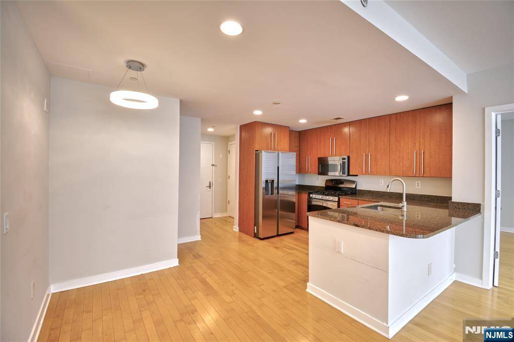 Palisades Park, NJ 07650,800 12th ST #308
