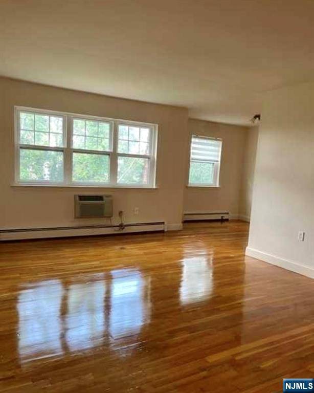 Secaucus, NJ 07094,220 Meadow LN #B20
