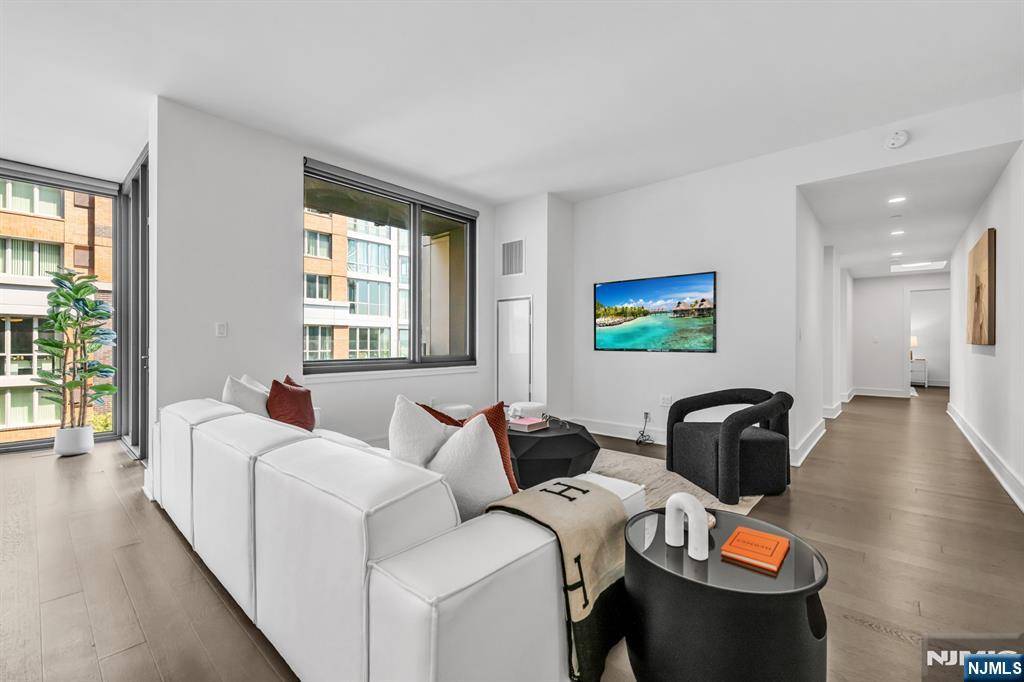 West New York, NJ 07093,9 Ave At Port Imperial #405