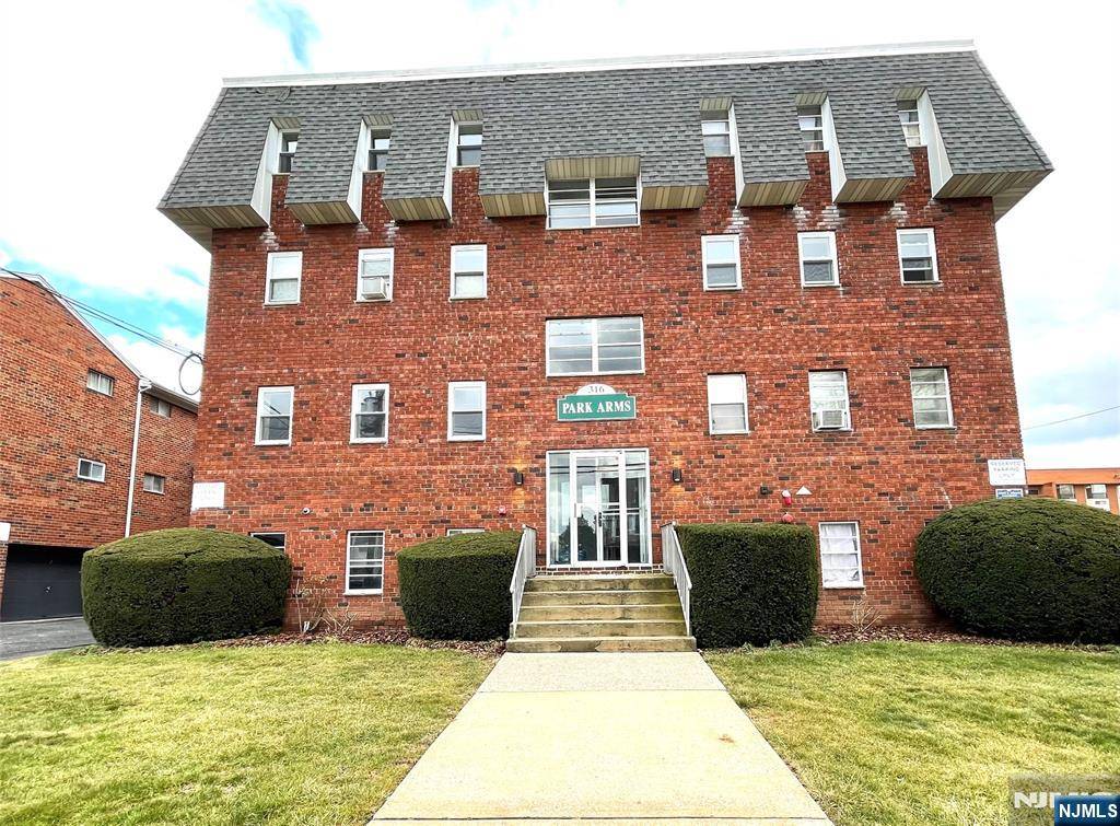 Hackensack, NJ 07601,316 Park ST #2A