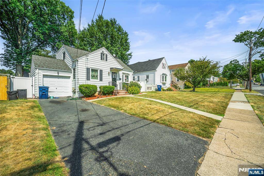 Hackensack, NJ 07601,448 Sutton AVE