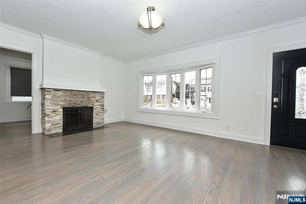 Hasbrouck Heights, NJ 07604,233 Passaic AVE