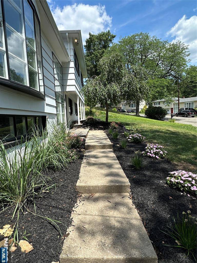 West Orange, NJ 07052,15 Korwel CIR