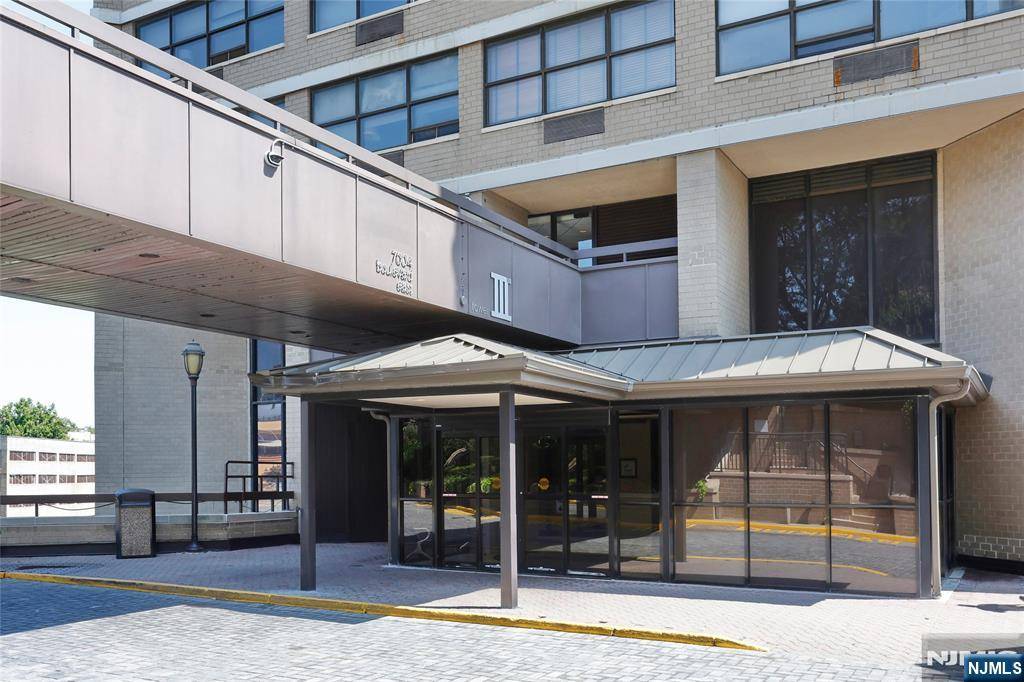 Guttenberg, NJ 07093,7004 JFK Blvd E BLVD #20E