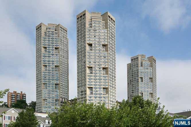 Guttenberg, NJ 07093,7004 JFK Blvd E BLVD #20E