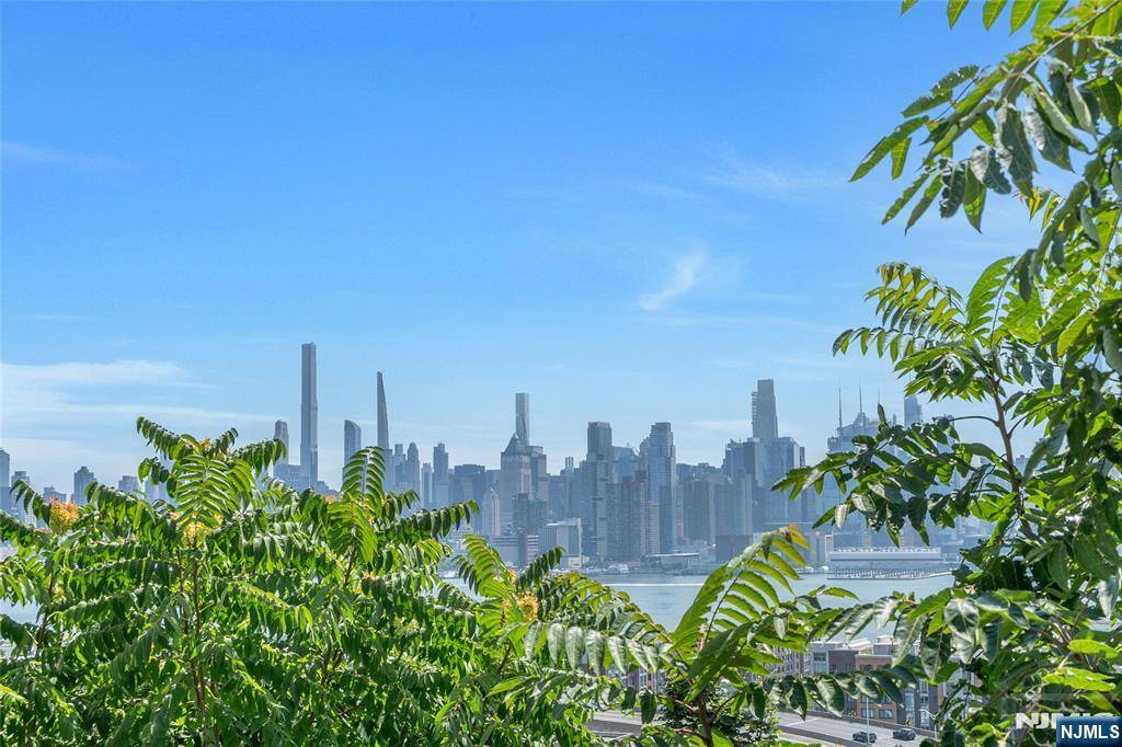 Weehawken, NJ 07086,55 Hackensack Plk RD