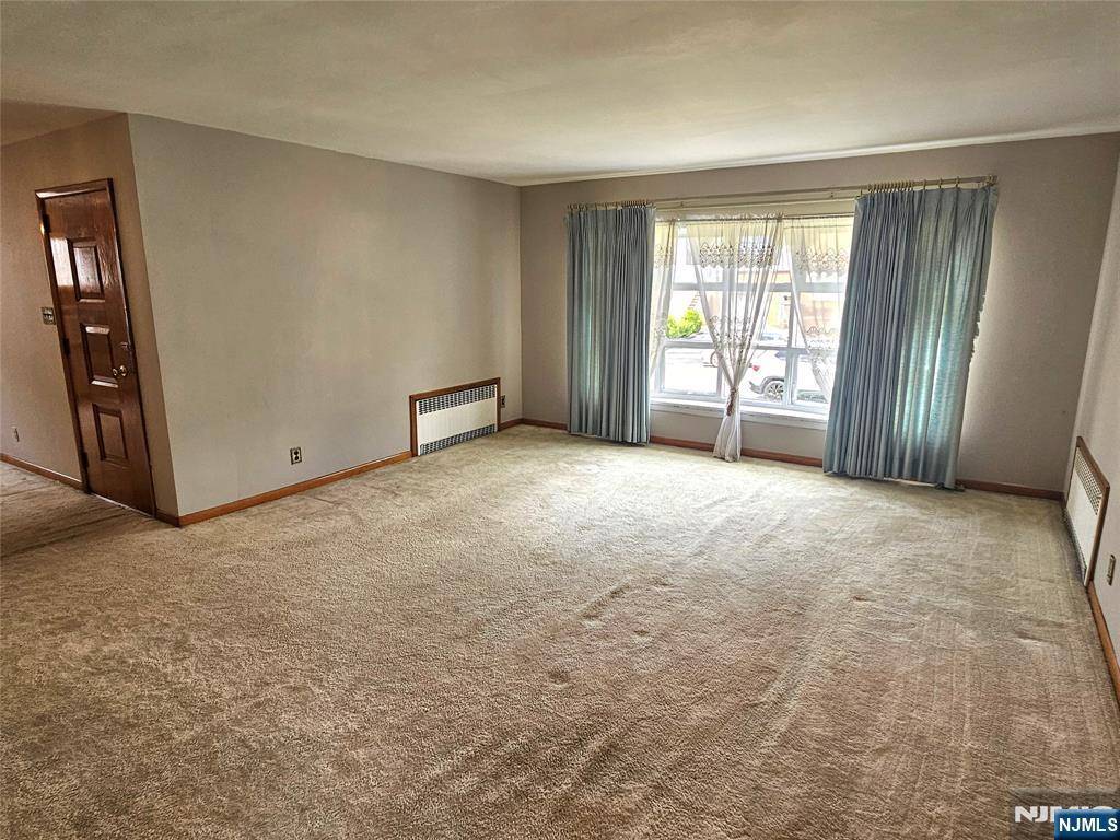 Lyndhurst, NJ 07071,734 Lake AVE