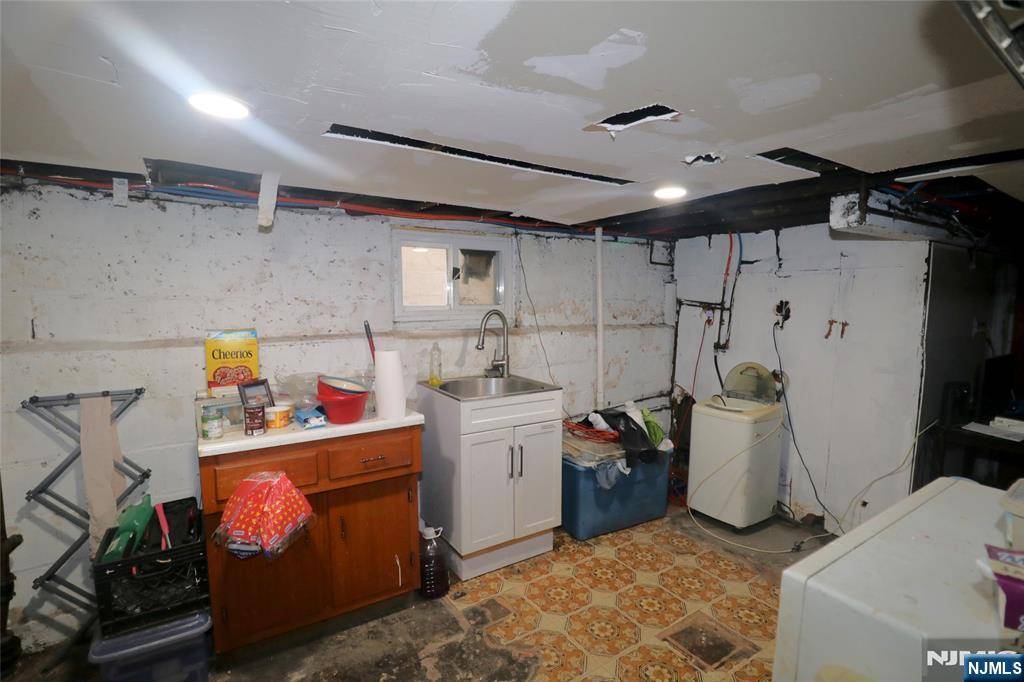 Newark, NJ 07105,170 Christie ST