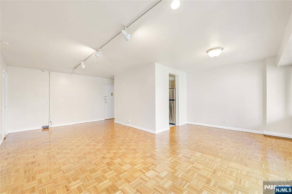 Hackensack, NJ 07601,150 Overlook AVE #6H