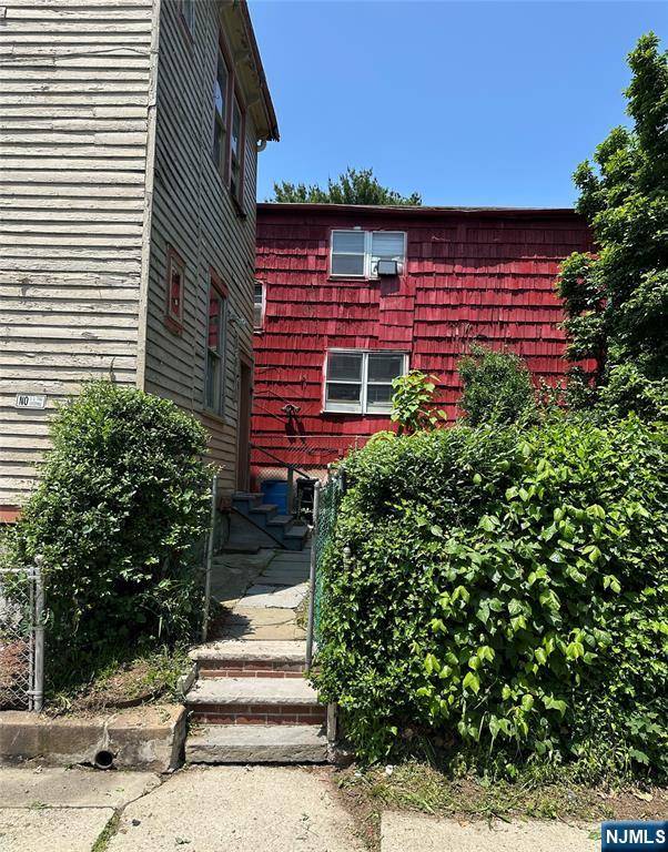 Irvington, NJ 07111,156 19th AVE